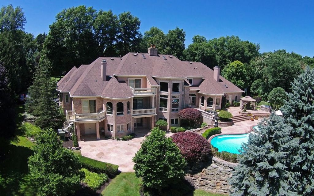 traditional exterior of home with colorado blue spruce tree fast growing trees bloodgood japanese maple - Luxury House Exterior traditional exterior of home with colorado blue spruce tree fast growing trees bloodgood japanese maple - Luxury House Exterior