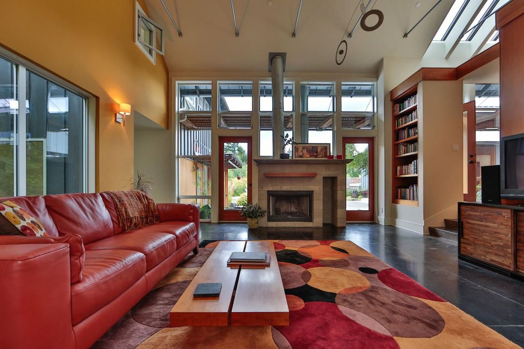 Modern Living Room with Built-in bookshelf 