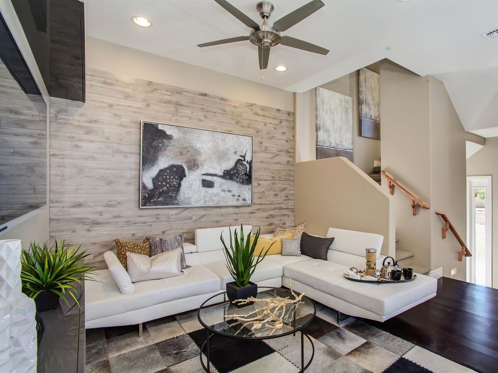 Modern Living Room With Ceiling Fan High Ceiling Zillow Digs