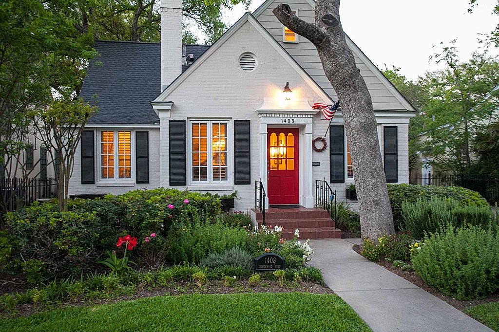 cottage-exterior-of-home-zillow-digs-zillow