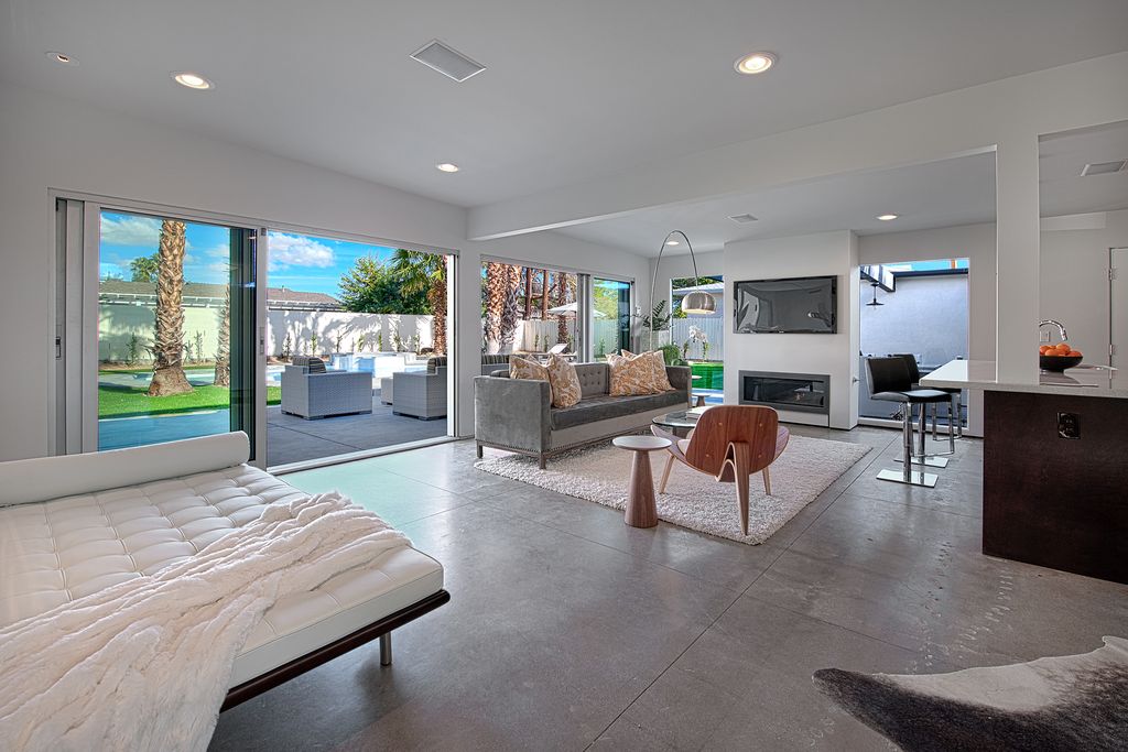 Modern Living Room with Concrete floors by Neil Curry ...