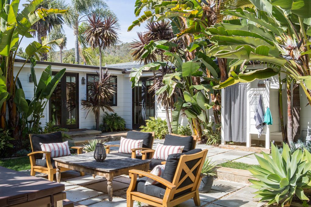 Tropical Patio in LAGUNA BEACH, CA | Zillow Digs | Zillow Tropical Patio in LAGUNA BEACH, CA | Zillow Digs | Zillow on Tropical Patio Ideas id=71679