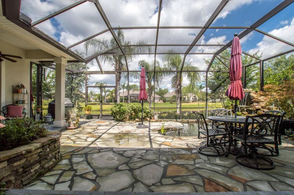 Contemporary Patio with Skylight & Raised beds in JACKSONVILLE, FL