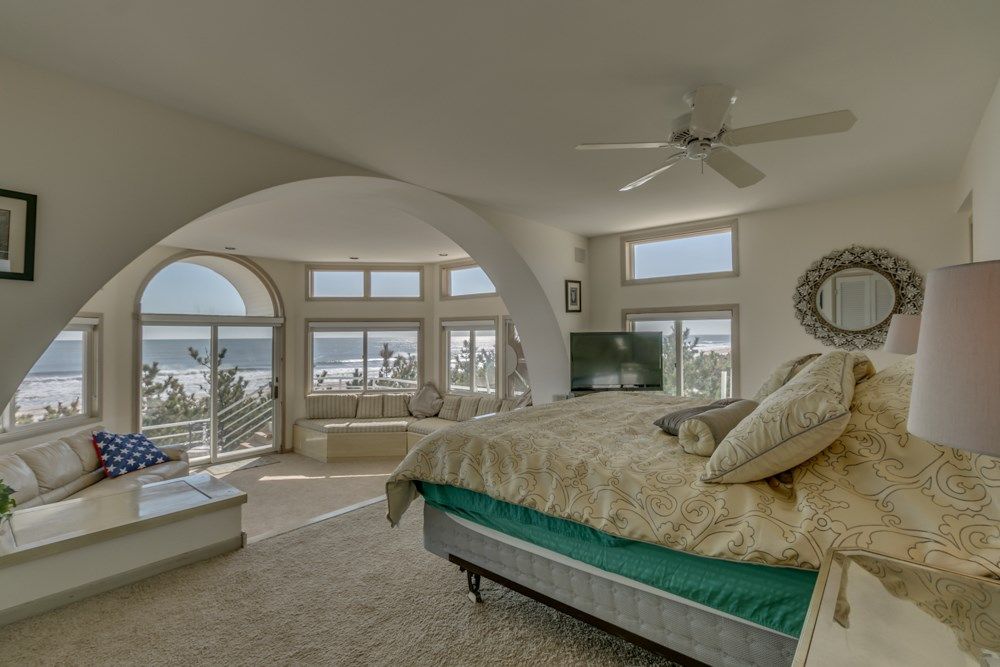 Master Bedroom Kingston traditional master bedroom with high ceiling & ceiling fan Master Bedroom Kingston traditional master bedroom with high ceiling & ceiling fan