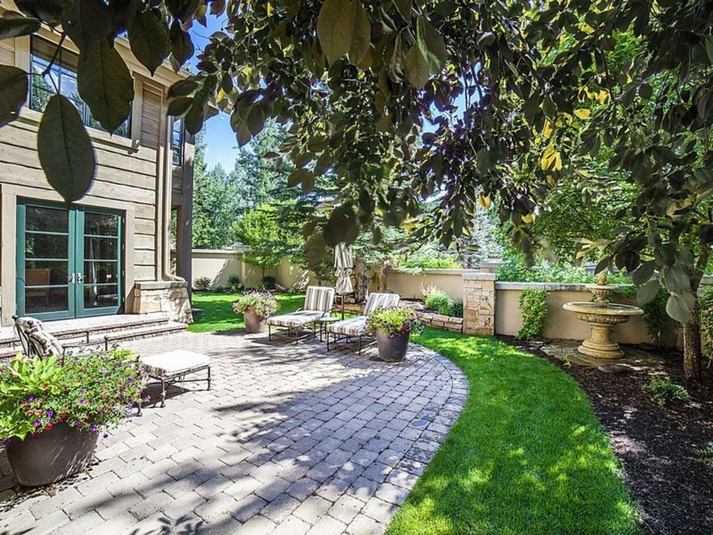 Traditional Landscape and Yard Zillow Digs Zillow