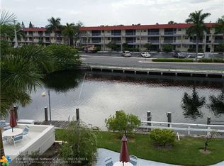 467 Golden Isles Dr APT 304
