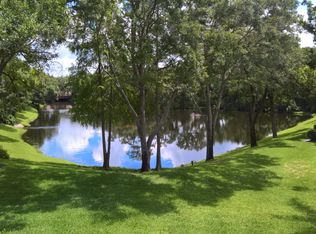 Eagle's Glen Condominiums