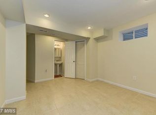 8126 W Beach Dr NW, Washington, DC 20012
