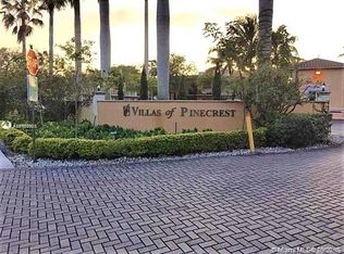 Villas Of Pinecrest Condominiums