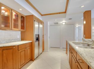 1147 Hillsboro Mile APT 311