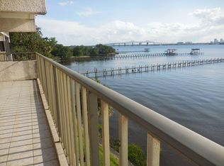 Arlington By River Condominiums