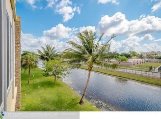 4050 NW 42nd Ave APT 215