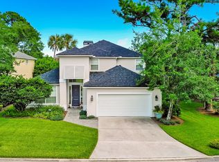 6562 Commodore Dr