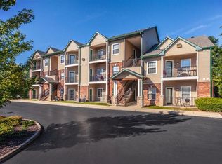 Brownstone Terrace Apts Apartments Bloomington In Zillow 2036 N Walnut St Bloomington In