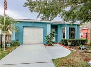 1402 Las Villas Blvd