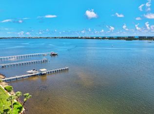 200 Waterway Dr S APT 301