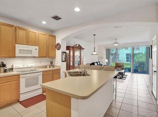 9753 Lago Dr