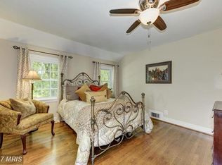 8126 W Beach Dr NW, Washington, DC 20012