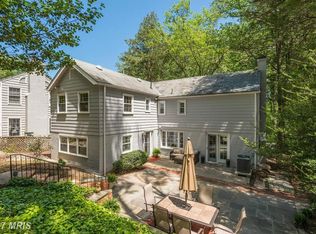 8126 W Beach Dr NW, Washington, DC 20012