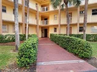 Sunrise Lakes Condominiums