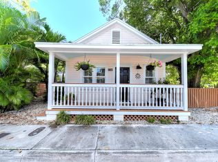 907 Emma St