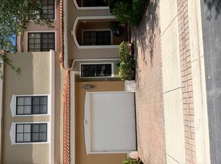 207 W Chrystie Cir