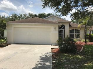 9261 Middle Oak Dr