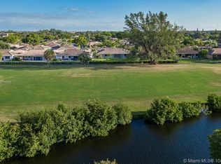 Villa Residence Of Emerald Hills Sec