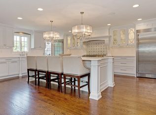 Traditional Kitchen with Undermount Sink & Flush in ...