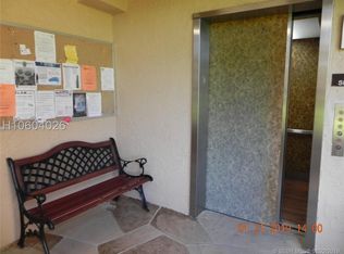 Sunrise Lakes Condominiums