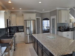 21 Waterside Cir Bloomington Il 61704 Zillow