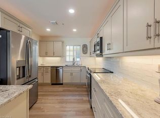 776 Eagle Creek Dr APT 202