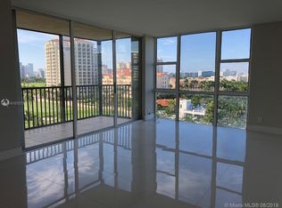 20335 W Country Club Dr APT 909