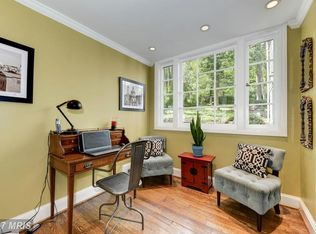 8126 W Beach Dr NW, Washington, DC 20012