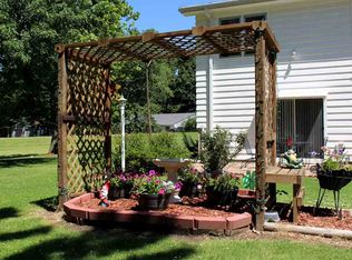 1525 NW Daisy Dr, Topeka, KS 66618 | Zillow