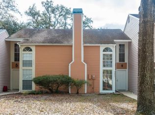 9493 Forest Hills Cir