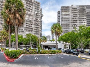 3701 N Country Club Dr APT 304