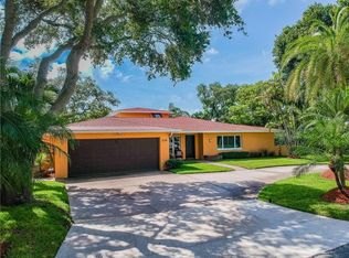 208 Live Oak Ln