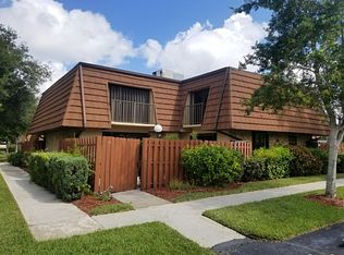 1440 N Lawnwood Cir APT 18B