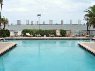 1140 Lake Shore Dr APT 204