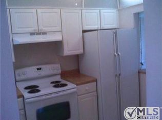 1630 Embassy Dr APT 102