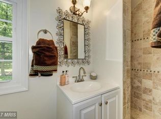 8126 W Beach Dr NW, Washington, DC 20012