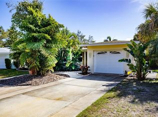 133 Edgewater Ter