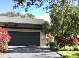 8 Canterbury Dr