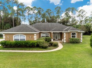 15 Crescent Lake Way