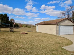8405 E Coldwater Rd Davison Mi 48423 Zillow