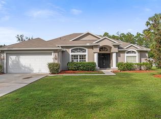 22 Essex Ln