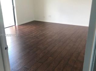 500 NE 2nd St APT 318