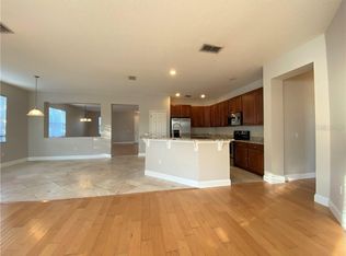 10060 Stratford Pointe Ave