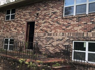 4121 Saunders Dr
